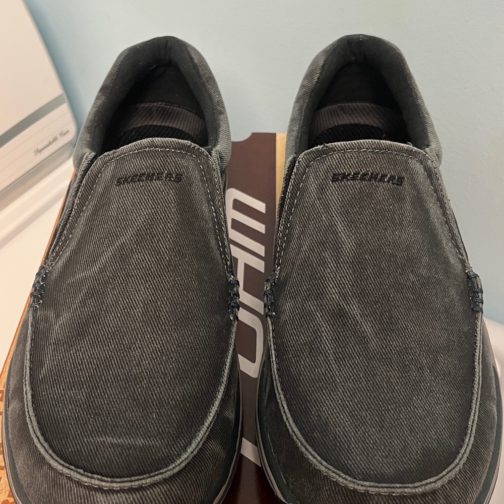 Skechers men's Relaxed Fit 10.5 Black denim Avillo NEW NIB